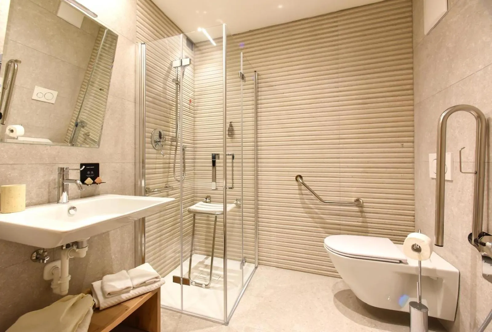 Naturae Lodge Wellness & Spa アッレゲ ホテル